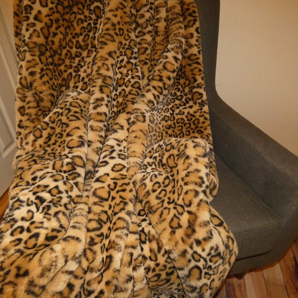 Magaschoni Faux Fur Throw Blanket Brown Leopard Cheetah Print Soft EXTRA THICK - Picture 4 of 4